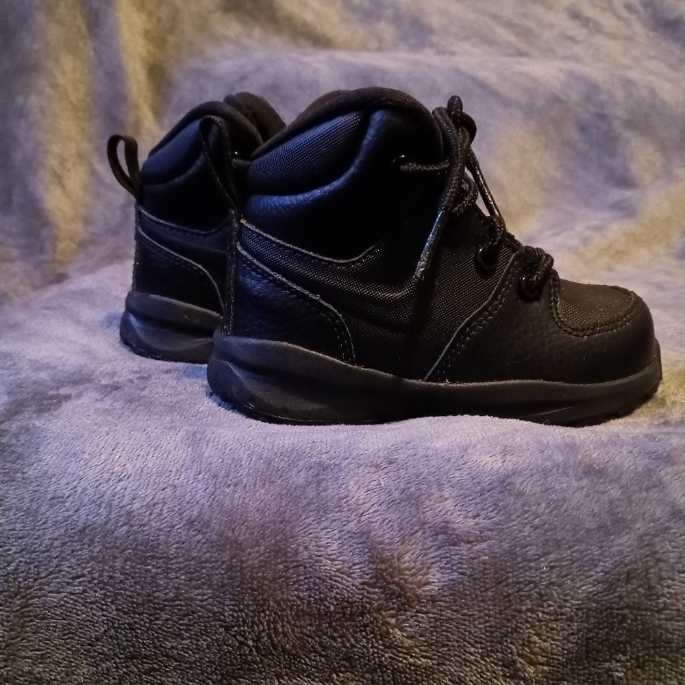 Nike boots - Picture 3 of 3